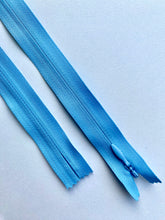 Fermoar rezistent, ascuns, brand YKK, culoare bleu, 70 cm lungime